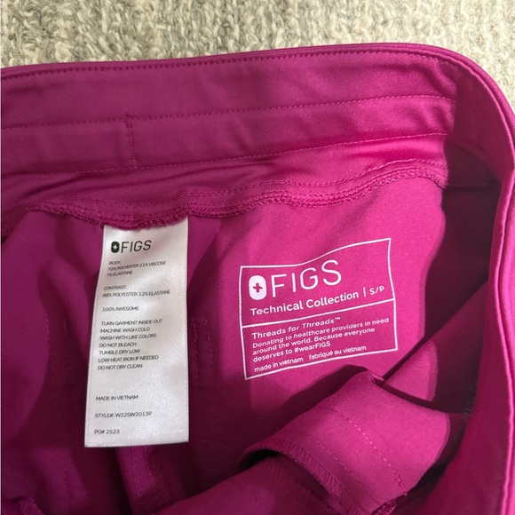 Figs Scrubs Set Raspberry Sorbet Color - Picture 3 of 3